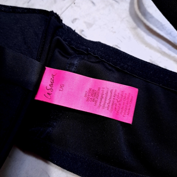 La senza | Elegant Black Velvet Bralette - Picture 6 of 7